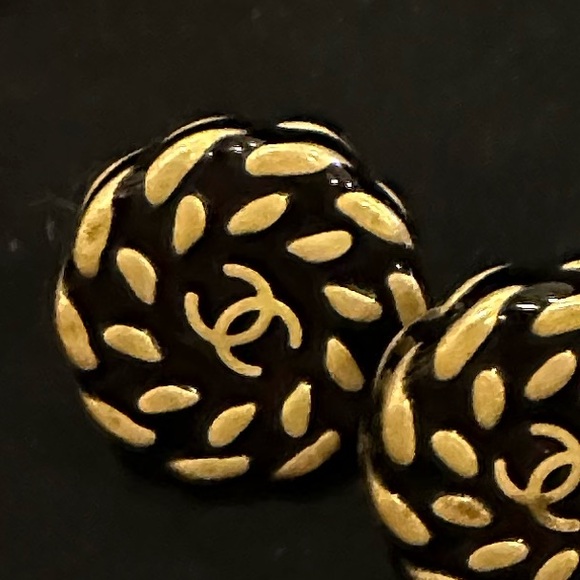 CHANEL COCO MARK CLIP ON BUTTON EARRINGS - Picture 4 of 5